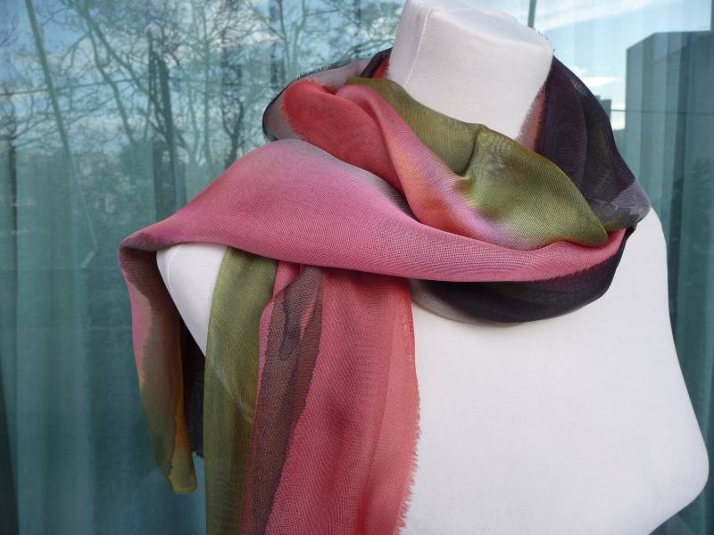 Handbemalter Langer Seidenschal, Mehrfarbiger Schal, Abstrakter Einzigartiger Geschenk Frauen Schal Für Frau von ArtTetisCollections