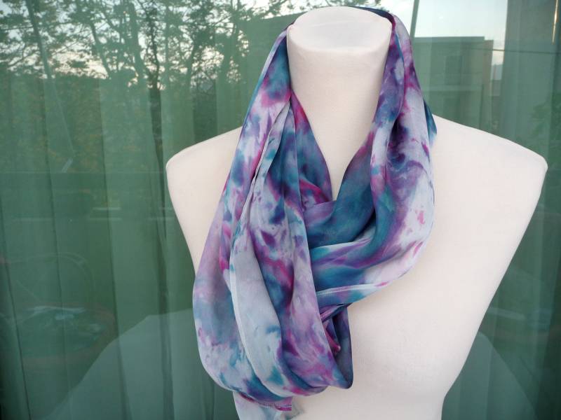 Handbemalter Seiden-Chiffon-Schal, Multicolor Fashion Wrap von ArtTetisCollections