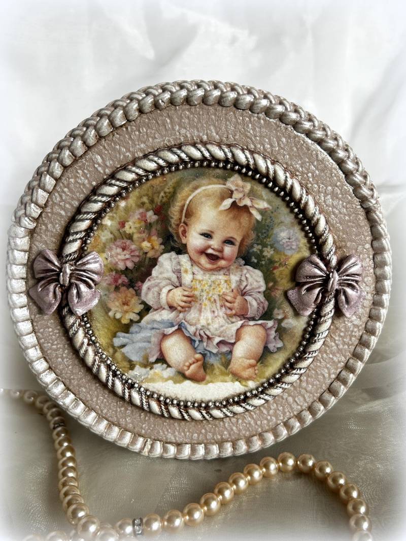 Box // Dose Rund Vintage Decoupage Schmuckkästchen Box // Dose Rund Vintage Decoupage Schmuckkästchen von ArtUs19