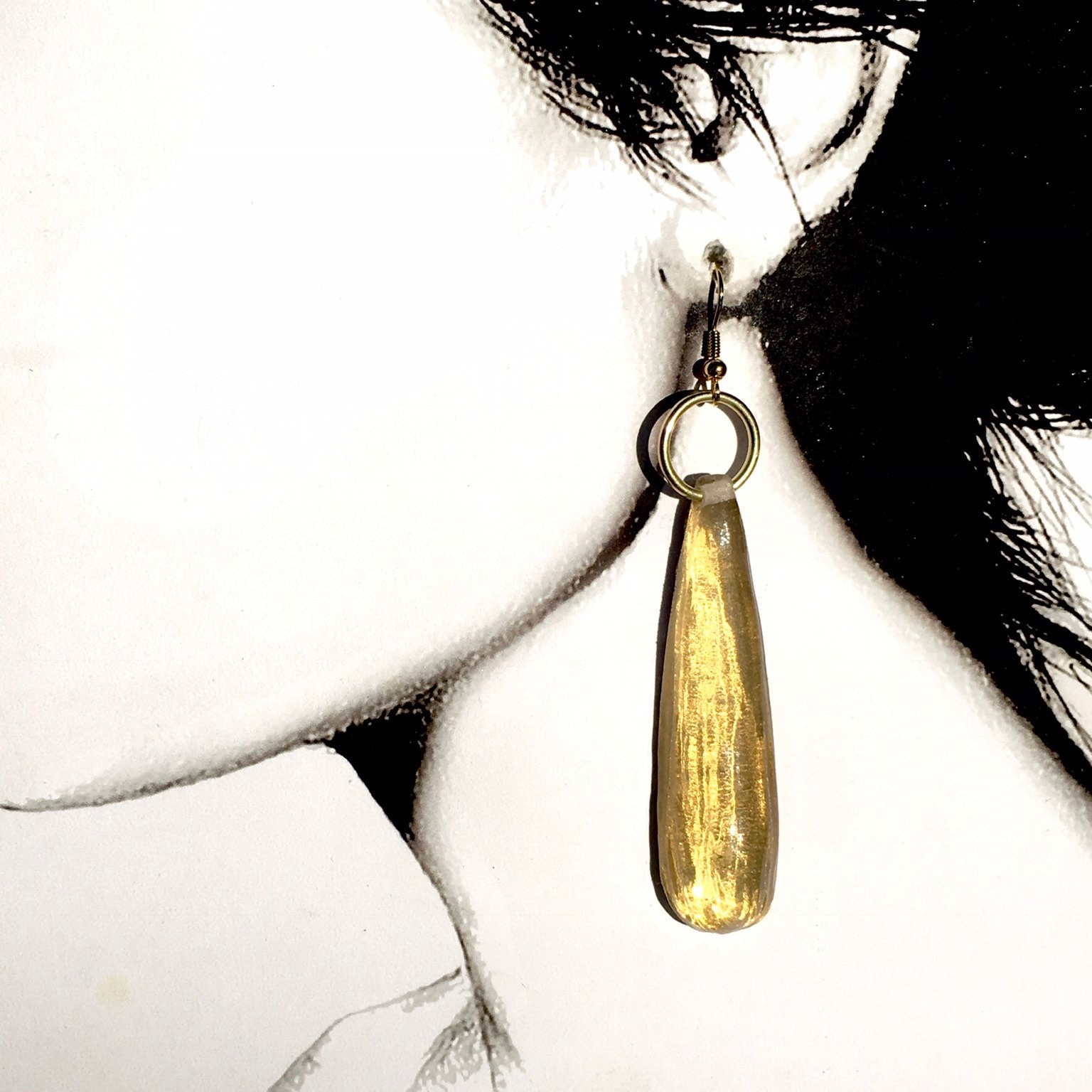 Kristall Harz Leuchtende Ohrringe, Und Gold Resin Tropfen Schmuck, Statement Ohrringe #1921 von ArtVetro