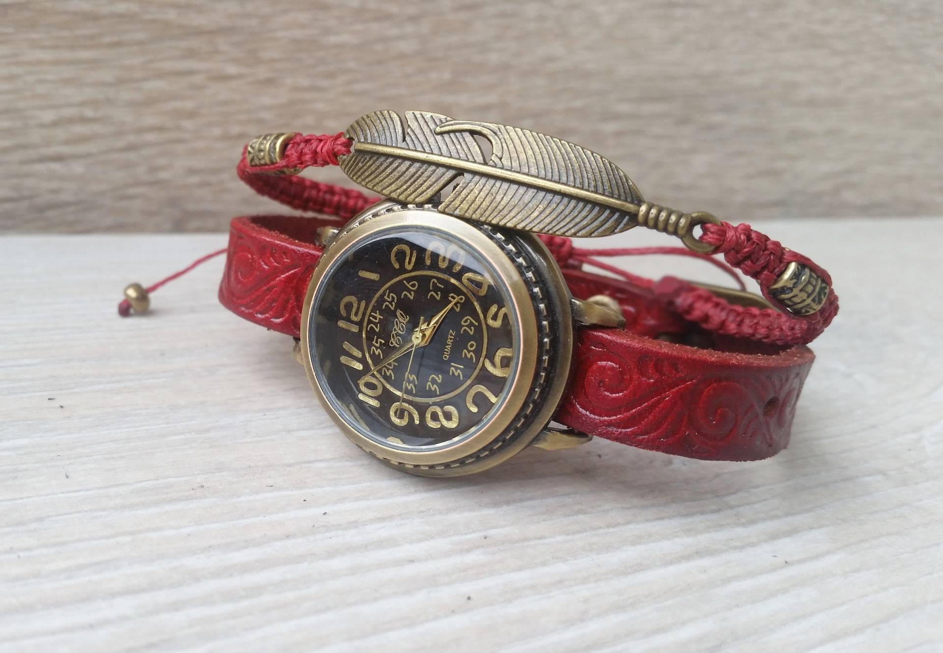 Rote Vintage Uhr Boho Leder Armbanduhr Frauen Weihnachtsgeschenk von ArtWatchDesign
