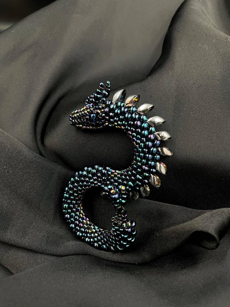 Кафф-Drokin Из Бисе Den Асисмеричные Серьguи Ручнорбоноу Бокоtuы С Чешским Хруруусе Erscheint von ArtanaBeads