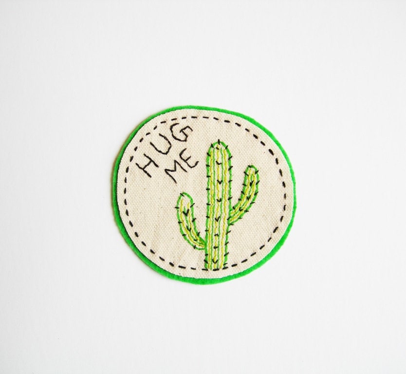Hug Me - Custom Hand Gestickter Aufnäher Kaktus Patch Oder Pin Applikation Stickerei Hug Me - Custom Hand Gestickter Aufnäher Kaktus Patch Oder Pin Applikation Stickerei von ArtandAroma
