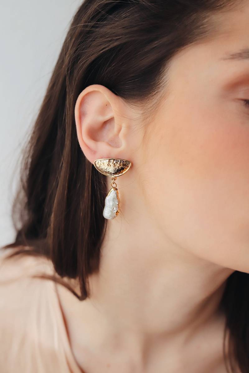 Halbmond Süßwasserperle Ohrringe, Design Durch Kunst Und Handwerk, Geschenk Für Sie, Das Perfekte Geschenk, Weihnachtsgeschenk von ArtandCraftsJewelry