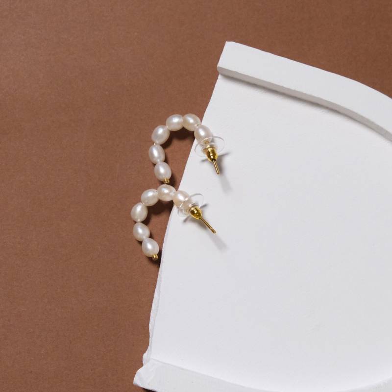 Perle Creolen, Huggie Ringe, Mini Perlenohrringe, Perlenschmuck, Geschenke Für Liebhaber, Brautjungferngeschenke, Mutter von ArtandCraftsJewelry