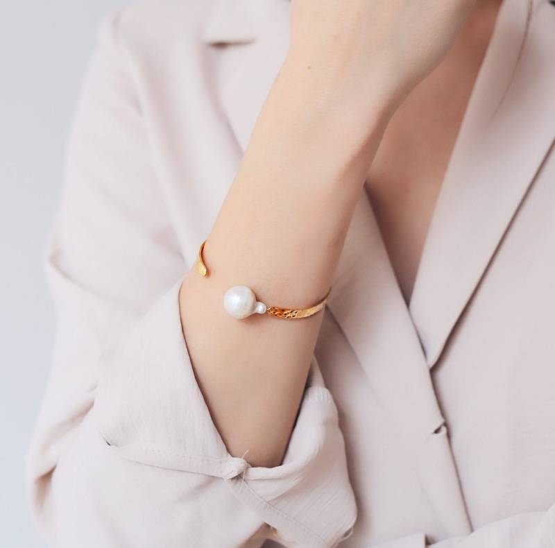 Barock Perlen Armreif 18K Vergoldeter Brautschmuck von ArtandCraftsJewelry