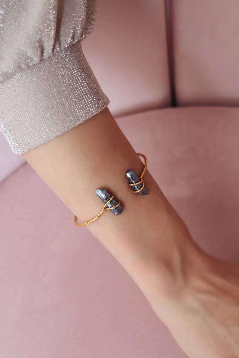 Schwarze Perle Manschette Armband, Perlen Armreif, Designer Armbänder, Einzigartiger Schmuck, Brautschmuck, Brautjungfer Geschenke, Geschenk Für Mama von ArtandCraftsJewelry