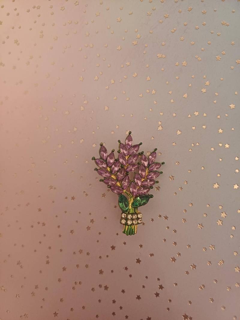 Eine Wunderschöne Brosche Lavendel Anstecknadel Schmuck von ArtbyCarlotta