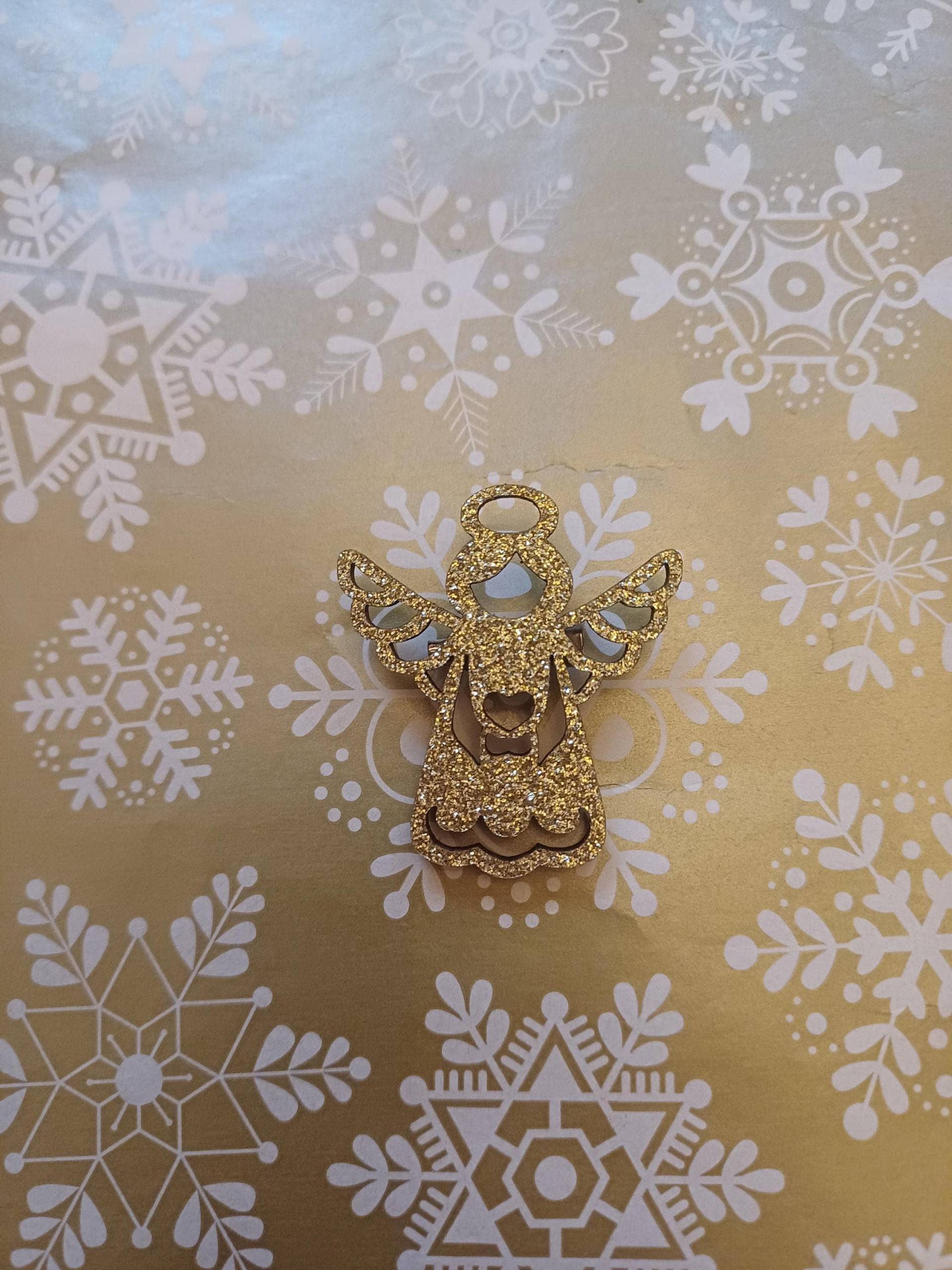 Eine Wunderschöne Engelbrosche Holz Glitzer Goldig So Schön Weihnachten Anstecknadel von ArtbyCarlotta