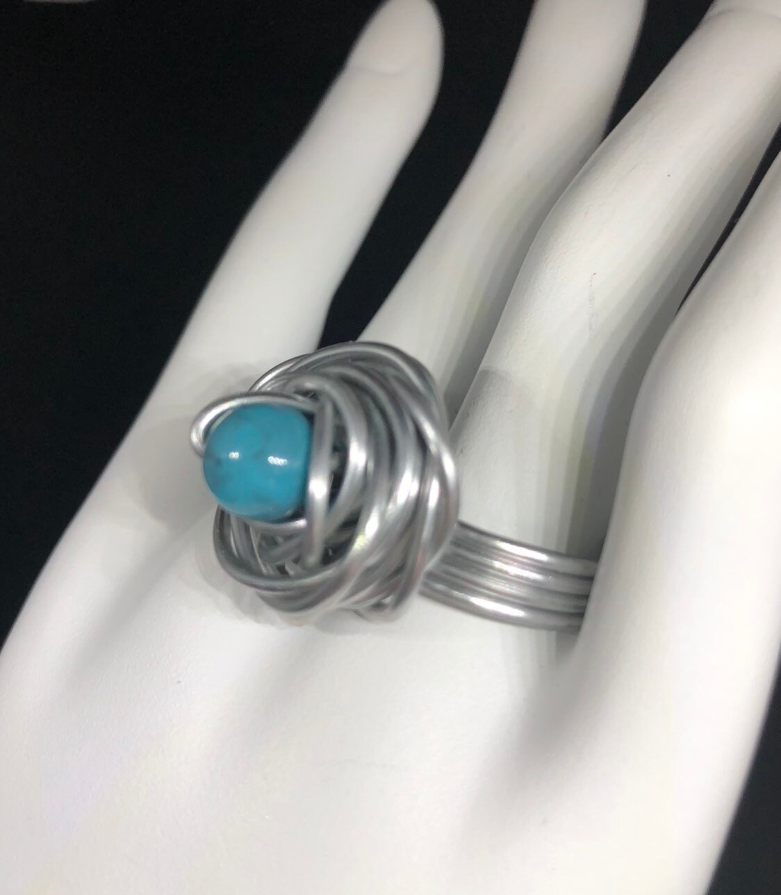 Ring Mit Verschiedene Möglichkeiten Der Steine Auf Kuppel Des Verdrehten Nicht Anlaufen Aluminiumdraht Vierfach Draht Schaft Montiert von ArtbyLawrie