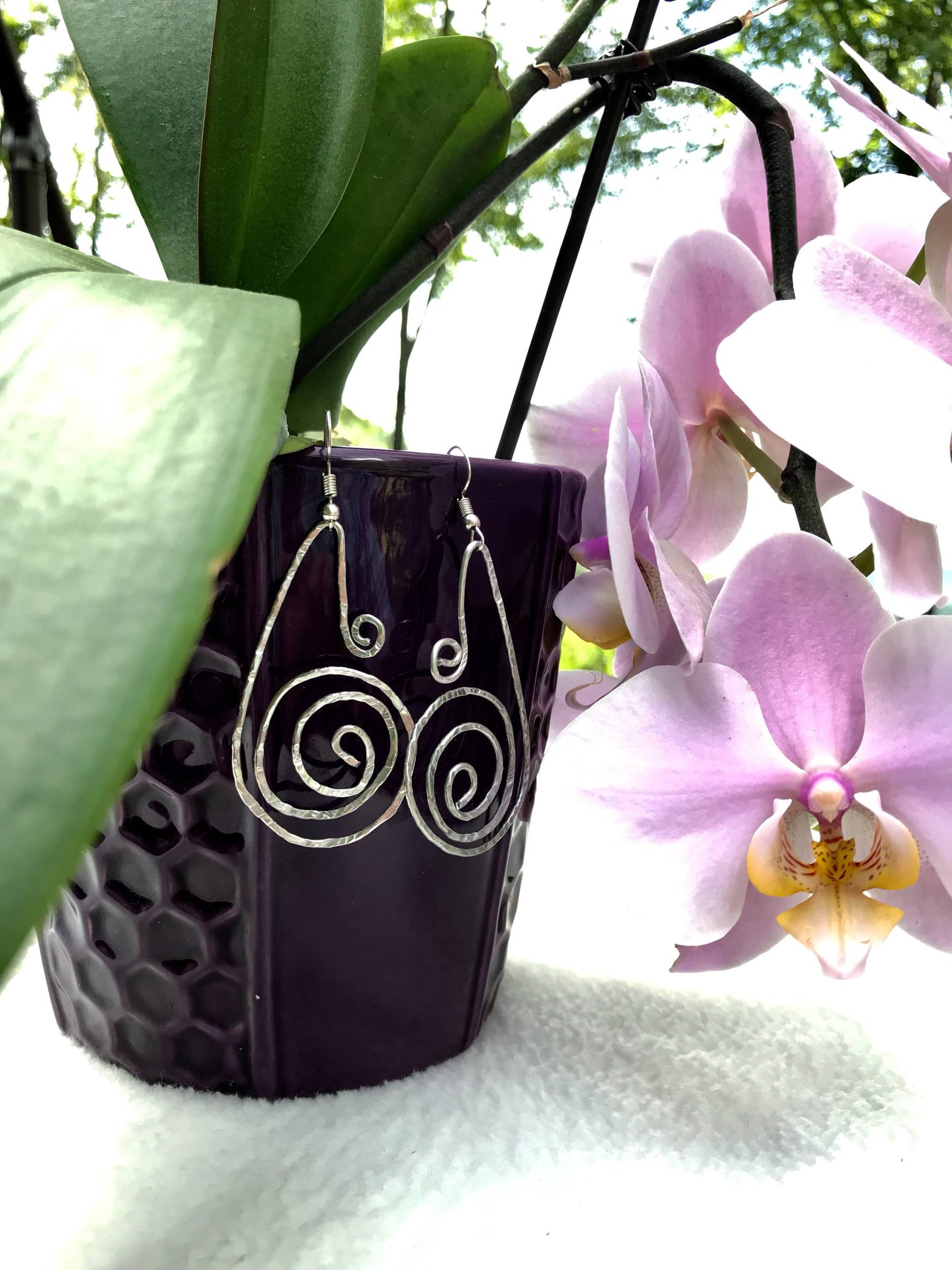 Spule, Ohrringe, Handgemacht, Leicht Gehämmert Draht Silber von ArtbyLawrie