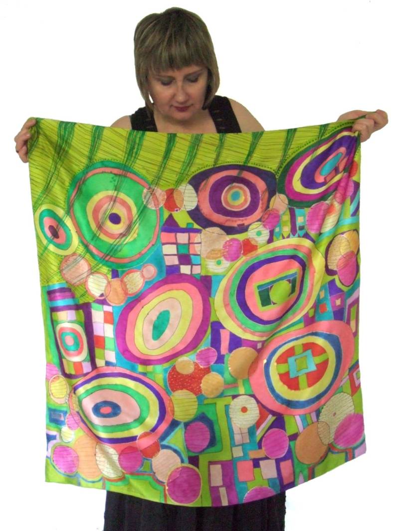 Seide Von Hand Bemalt Quadrat Schal Kunst, Exklusive Eines Eine Art Geschenk Für Ihre Multicolor Zu Tragen von ArtbyLora