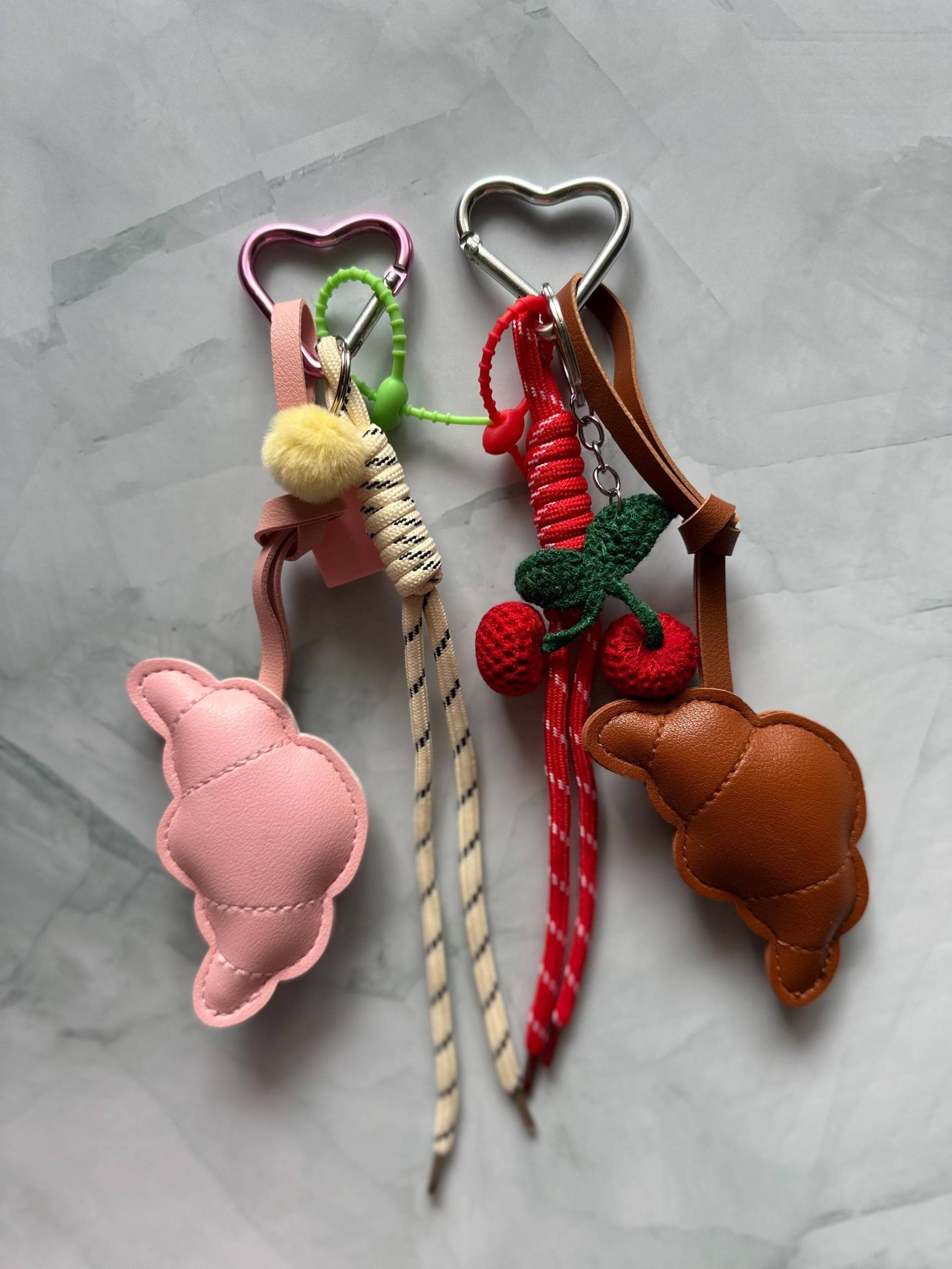 Bag Charm Crossaint Taschenanhänger Schlüsselanhänger Charms Trendy Anhänger Für Tasche , Geschenk, Geburtstag Bag Charm Crossaint Taschenanhänger Schlüsselanhänger Charms Trendy Anhänger Für Tasche , Geschenk, Geburtstag von ArtbySpoonsofwanderl