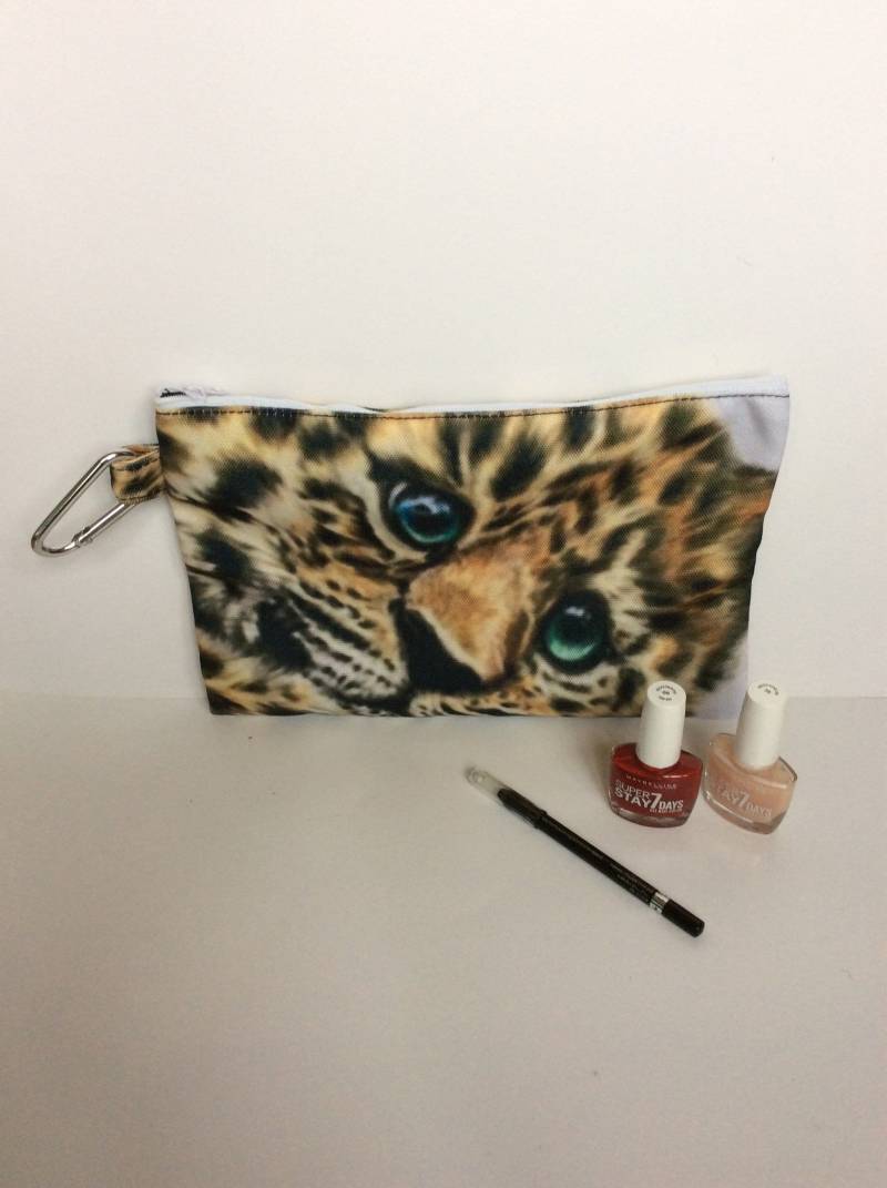 Leopard Federmäppchen, Makeup Aufbewahrung, Schulbedarf, Süße Tier Canvas Tasche, Große Katze Liebhaber Geschenk, Jaguar Baby Art, Wildtier von Artbythree