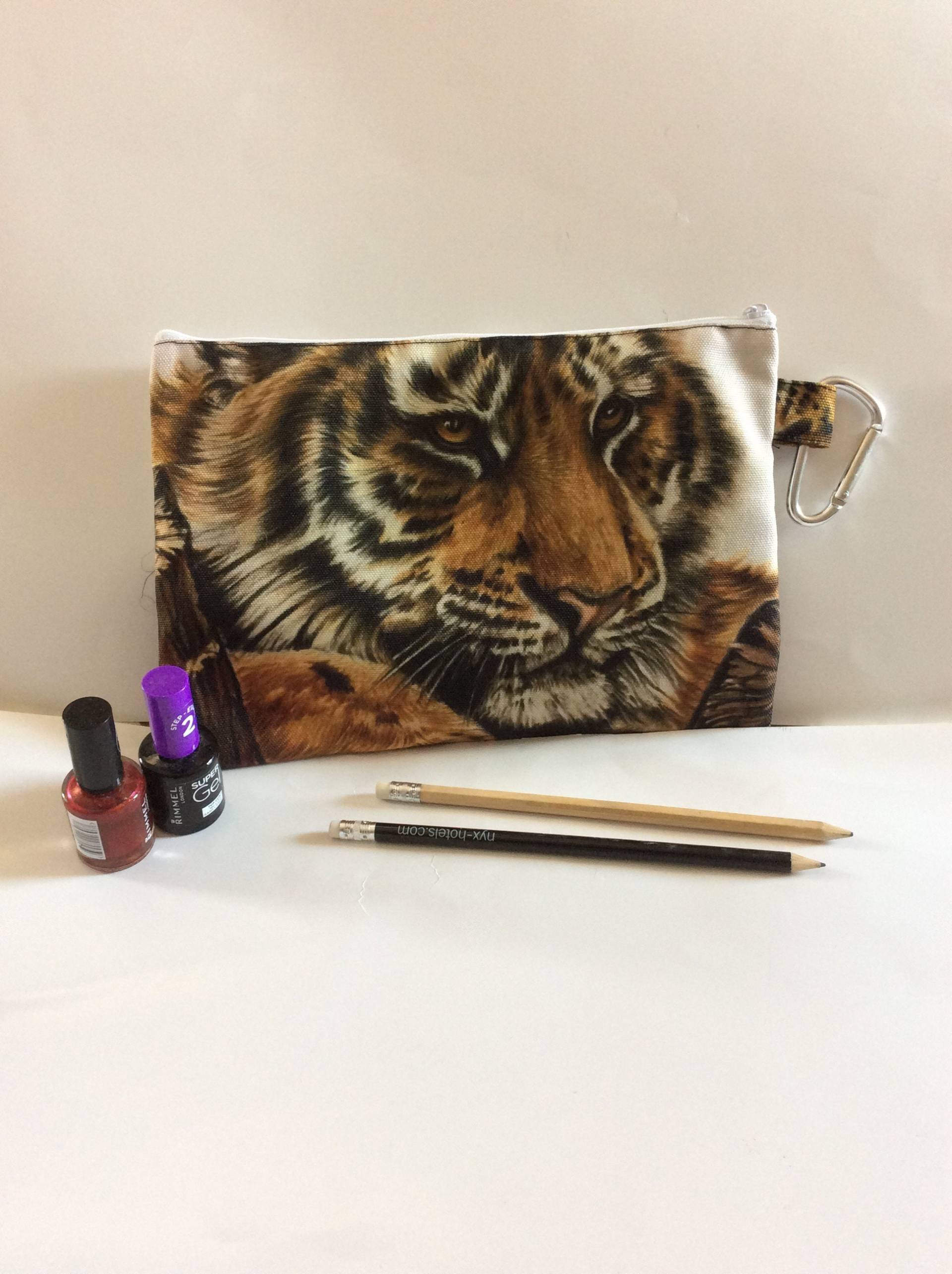Tiger Print Mäppchen Kosmetiktasche, Federmäppchen von Artbythree