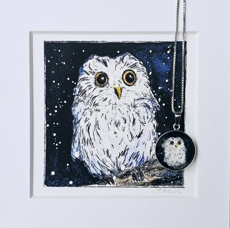 Schneeeule Weiße Eule Im Schnee Anhänger 925 Sterlingsilber Rhodiniert Nach Original Aquarell, Verschiedene Größen Schneeeule Weiße Eule Im Schnee Anhänger 925 Sterlingsilber Rhodiniert Nach Original Aquarell, Verschiedene Größen von Artelumi