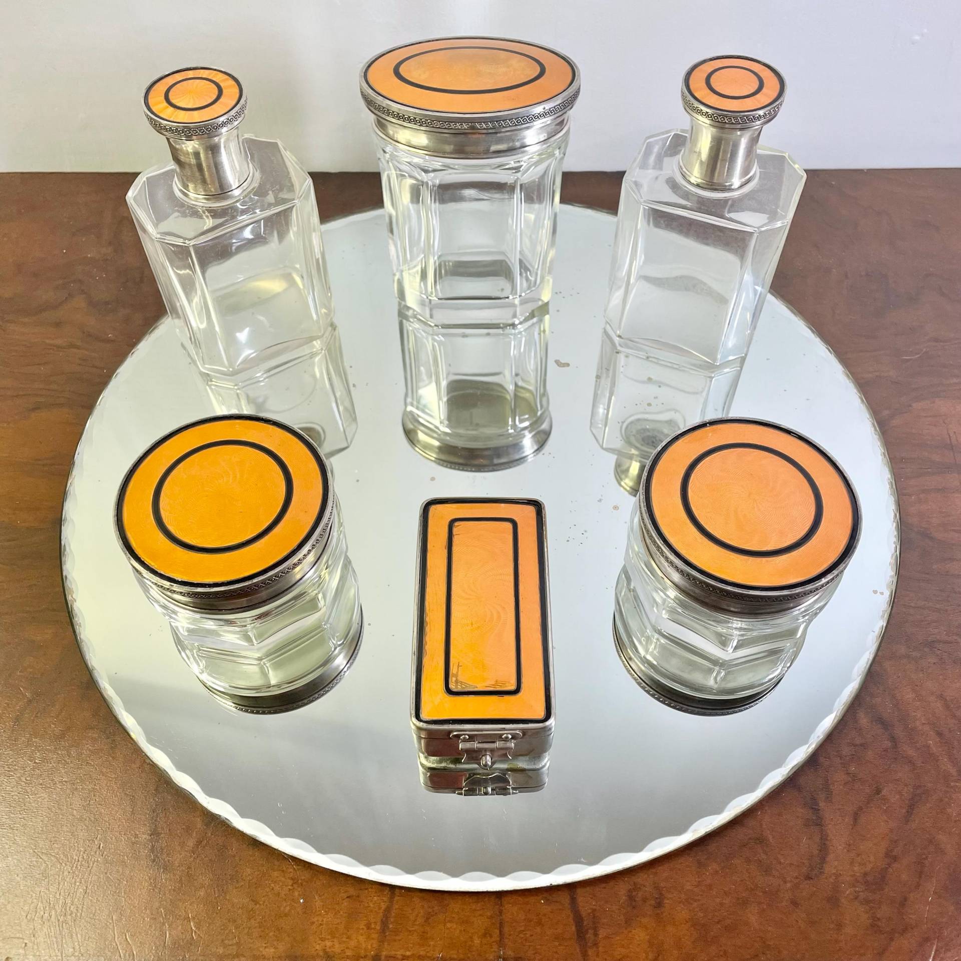 Guilloché Emaille Parfümerien Set Guilloché Emaille Parfümerien Set von ArtemixDesignSuisse