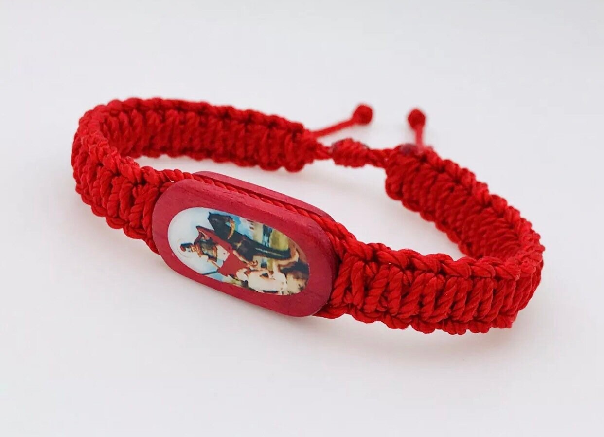Rotes Armband Von San Martín Caballero Für Schutz Und Geschäft Rotes Armband Von San Martín Caballero Für Schutz Und Geschäft von ArtesaniaMT