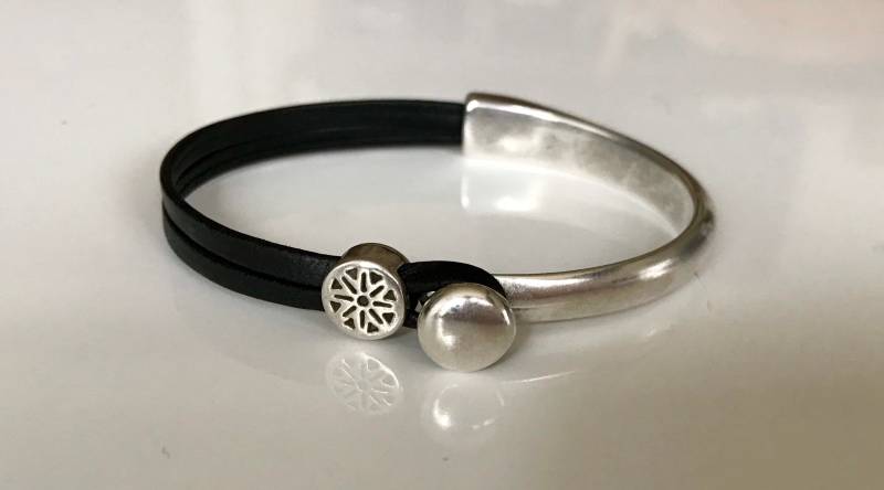 Denver Leder Silber Half Cuff Armband von ArtfulEndeavor