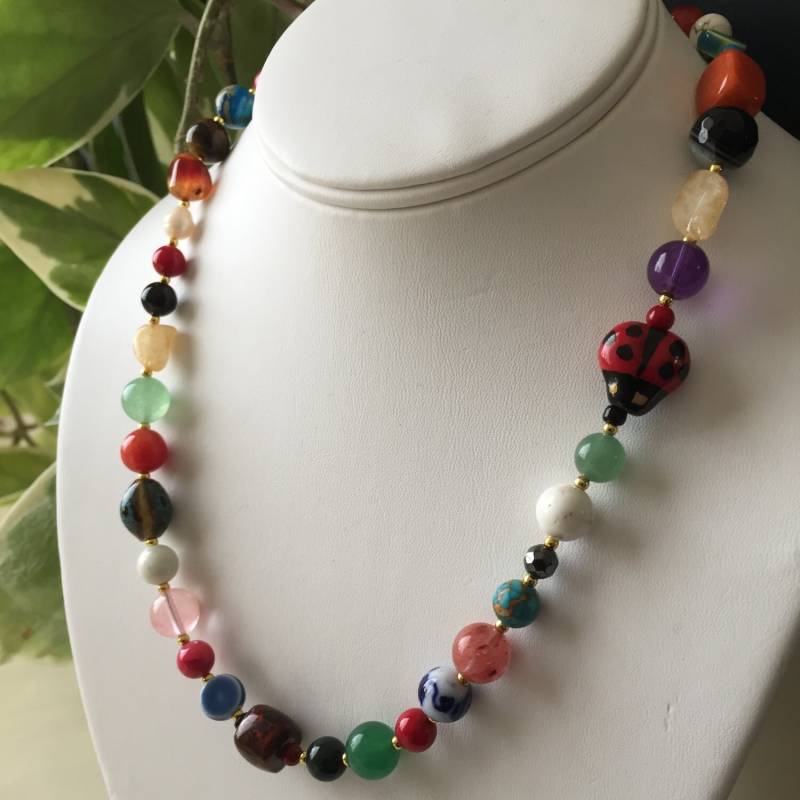 Handgefertigte Boho Kette Verstellbare Länge Ton Perlen Lampwork Halbedelsteine Wunderschön Und Elegant von ArtfulFrippery