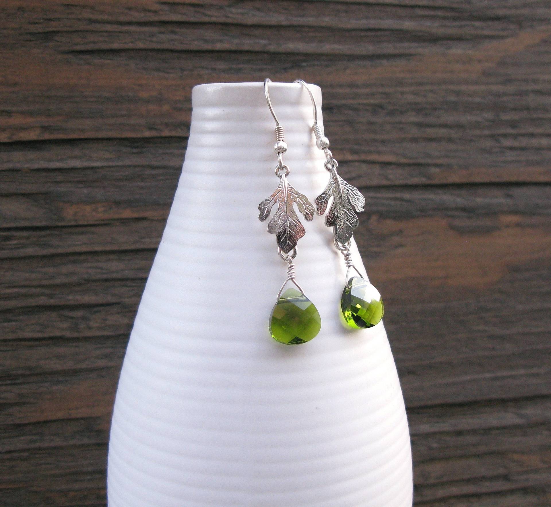 Silber Eichenblatt Ohrringe, Grüne Kristall Swarovski Ohrringe Silber Eichenblatt Ohrringe, Grüne Kristall Swarovski Ohrringe von ArtfulHummingbird