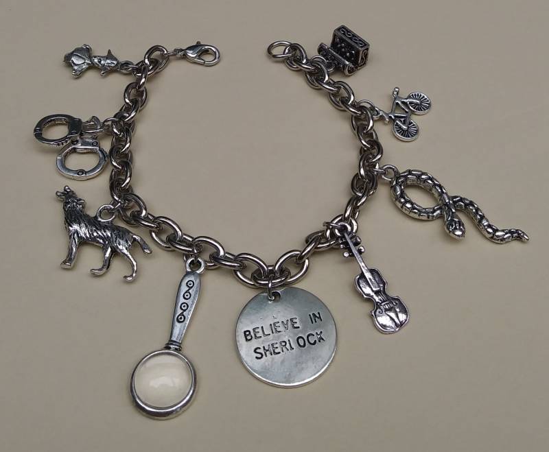 Sherlock Holmes Charm Armband von ArtfulPippinLLC