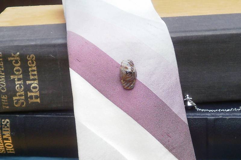 Sherlock Holmes Deerstalker Krawattenklammer von ArtfulPippinLLC