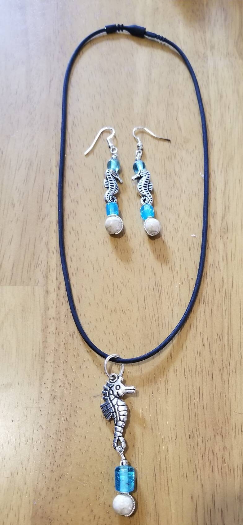 Seepferdchen Halskette Und Ohrringe Set von ArtfulTentacles