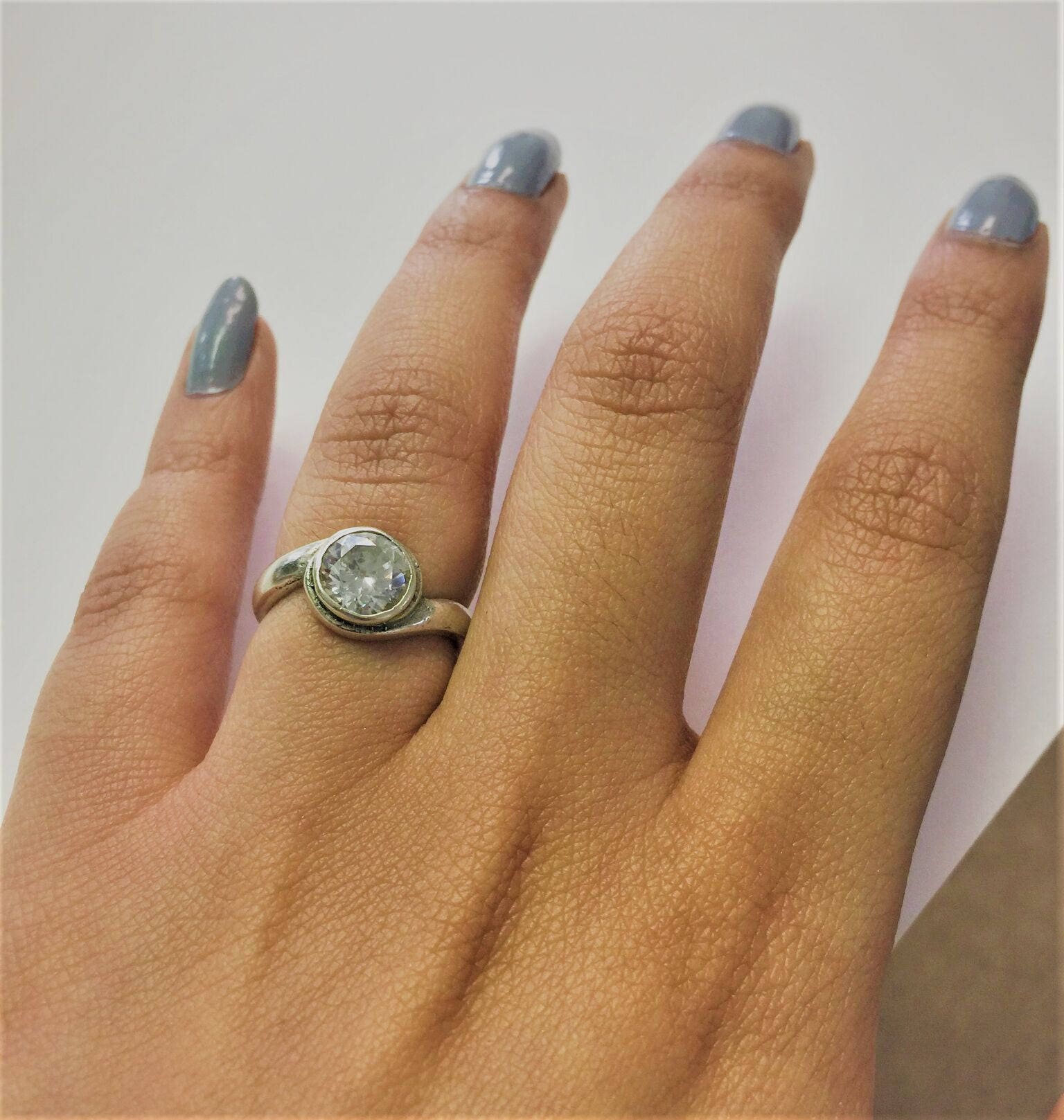 Handgemachter Sterling Silber Solitär Ring Weißer Topas, Granat, Amethyst von ArtiemsVintageFinds