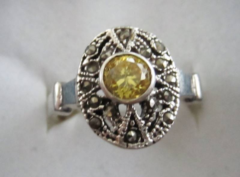 Jahrgang Markasit Oxidiert Silber Und Citrin Ring Jahrgang Markasit Oxidiert Silber Und Citrin Ring von ArtiemsVintageFinds