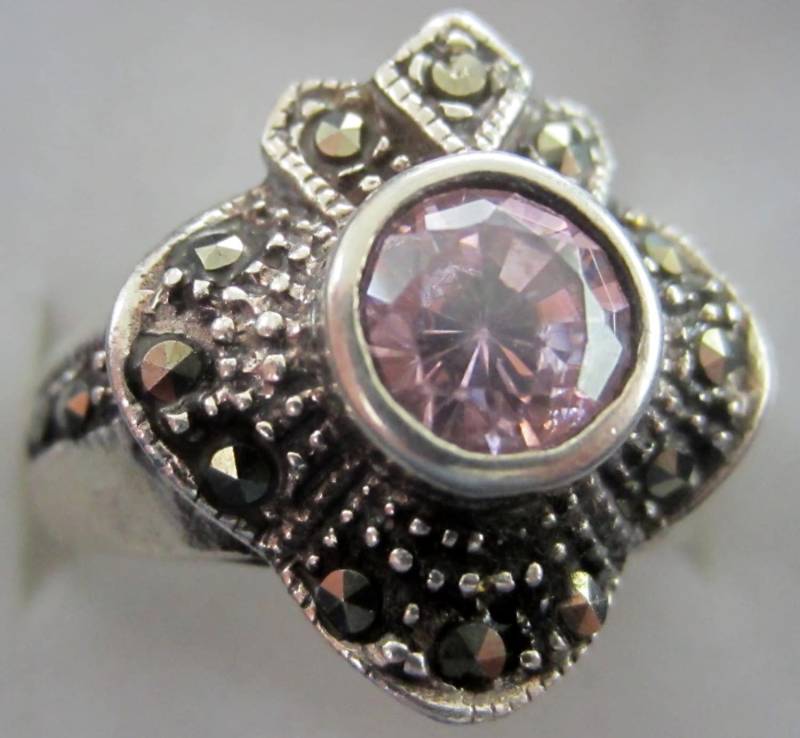 Vintage Oxidierter Silberring Mit Markasit Und Rosa Edelstein; Valentinstagsring Vintage Oxidierter Silberring Mit Markasit Und Rosa Edelstein; Valentinstagsring von ArtiemsVintageFinds
