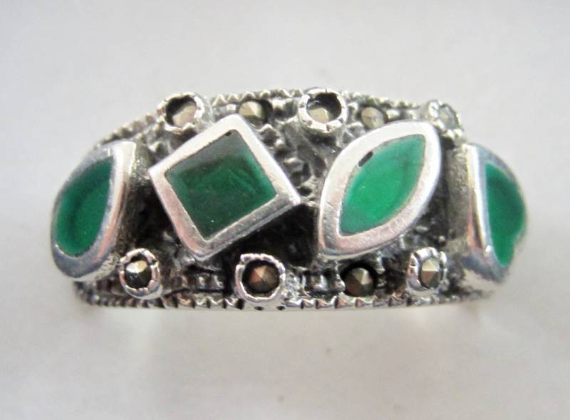 Vintage-Ring Aus Oxidiertem Sterlingsilber Mit Smaragd-Edelsteinen von ArtiemsVintageFinds