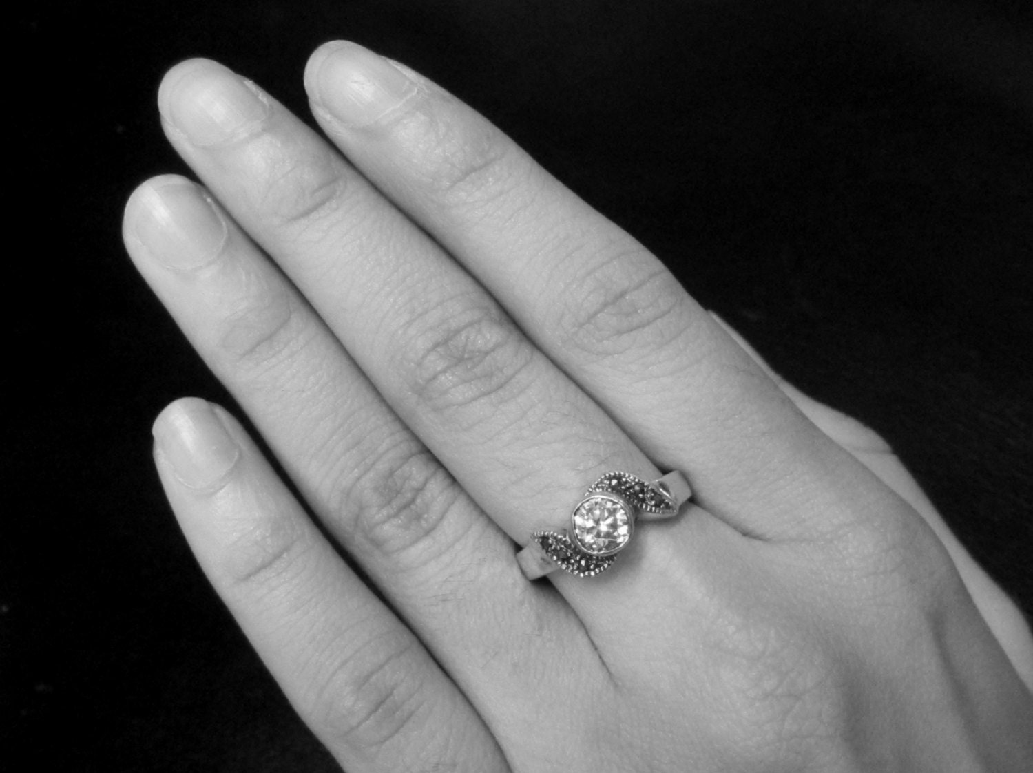 Vintage Ring Aus Sterling Silber Und Markasiten Mit Weißem Saphir von ArtiemsVintageFinds