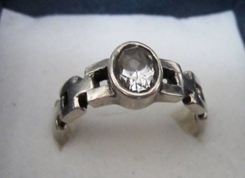 Vintage Sterling Silber Ketten Gliederring Mit Ovalem Weißen Topas von ArtiemsVintageFinds