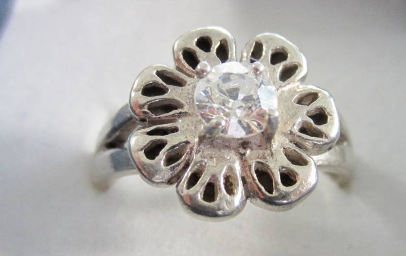 Vintage Sterling Silber Edelstein-Blumen-Ring Weißer Saphir, Turmalin, Amethyst Vintage Sterling Silber Edelstein-Blumen-Ring Weißer Saphir, Turmalin, Amethyst von ArtiemsVintageFinds