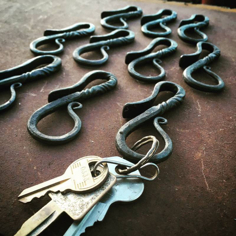 Handgeschmiedet Schlüsselanhänger von ArtifactMetalworks