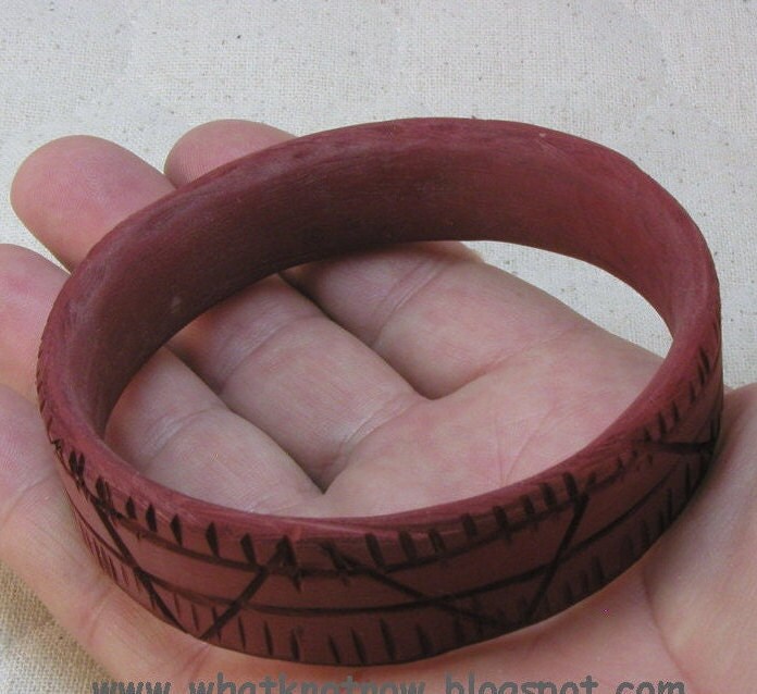 Roter Armreif Mit Muster Xl 3458 Roter Armreif Mit Muster Xl 3458 von ArtifactSite