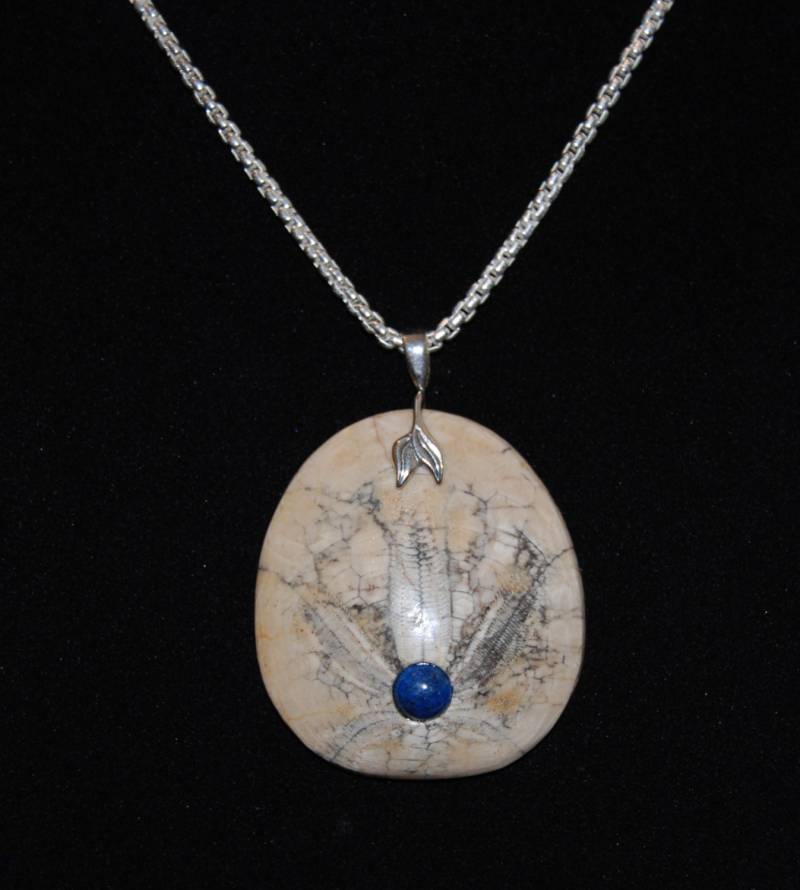 Fossile Sanddollar Anhänger Lapis Inlay, Sterling Silber Kette Fossile Sanddollar Anhänger Lapis Inlay, Sterling Silber Kette von ArtifactsandFossils