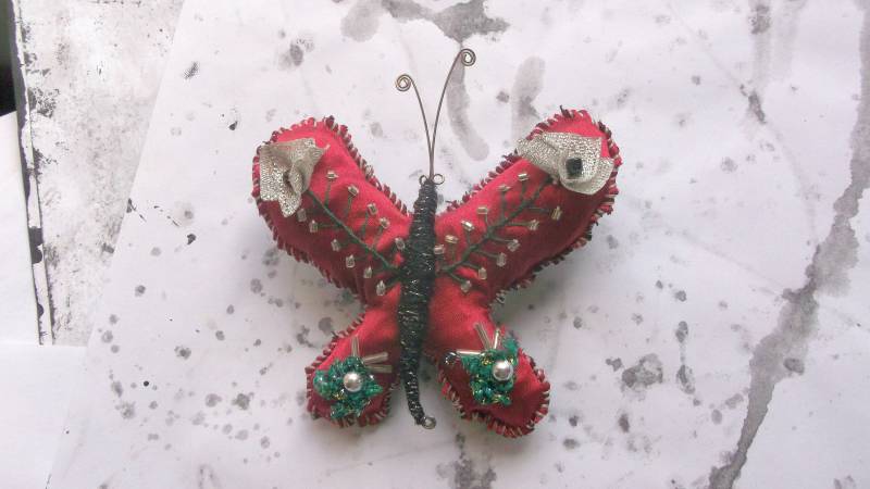 Satinbrosche Gestickt, Schmetterling Rot Satinbrosche Gestickt, Schmetterling Rot von ArtifishialCrafts