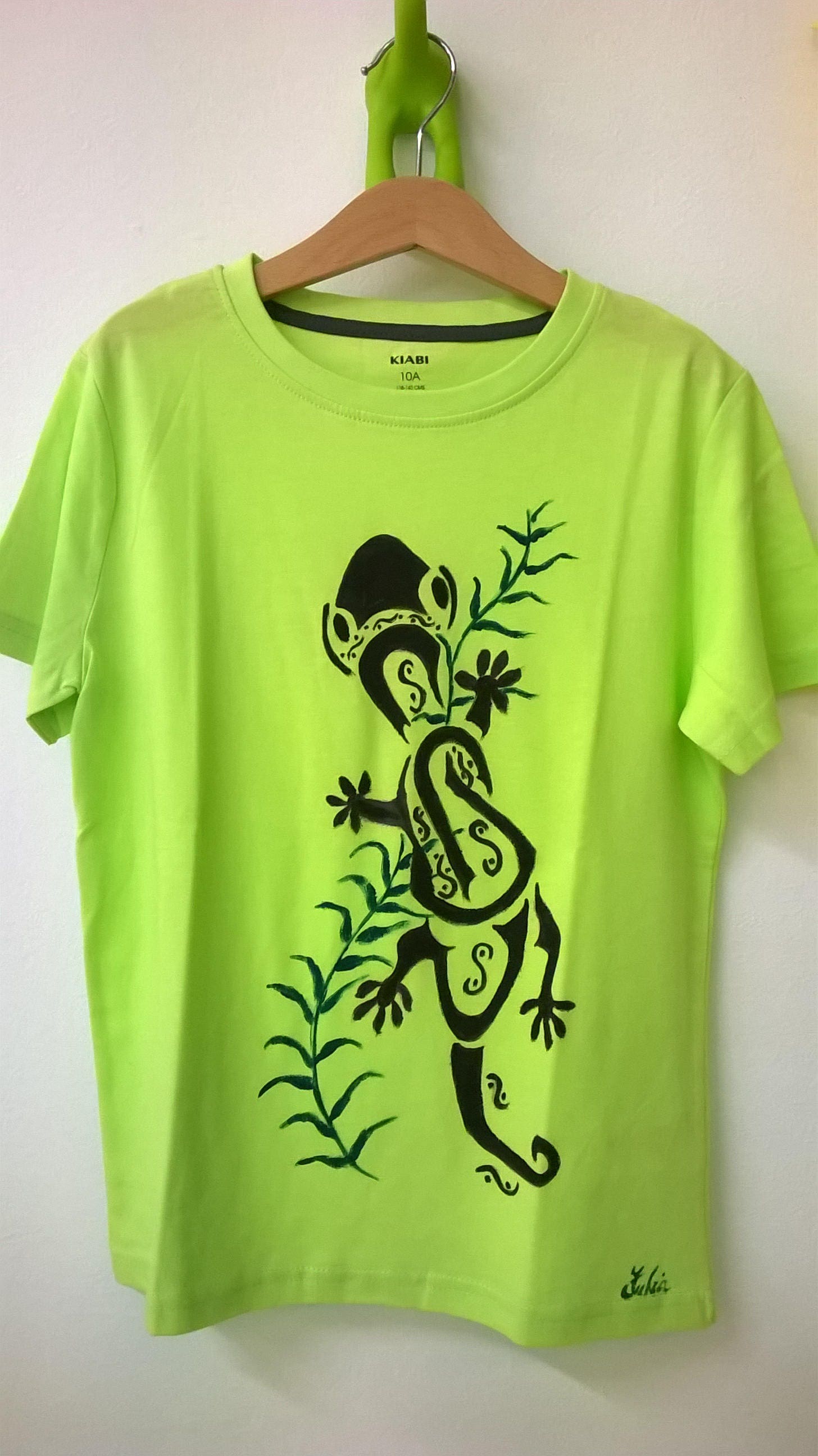 Shirt Weiß Handbemalt Grüner Gecko ## # von ArtigianArtistaStore