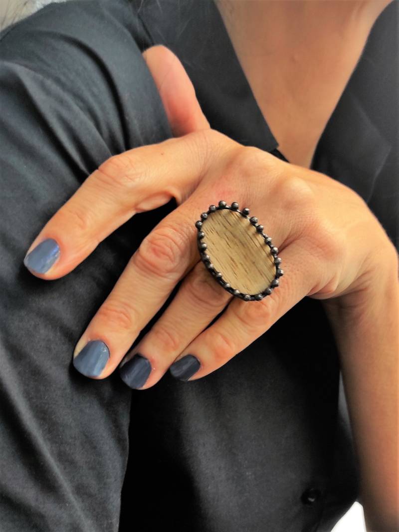 Ovaler Statementring Chunky Ring Außergewöhnlicher Oxidierter Sterlingsilberring Mit Holz Handgemachter Hölzerner Schmuck Für Frauen von ArtisJewels