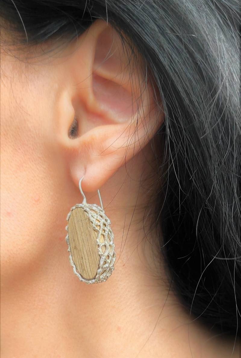 Oval Baumeln Ohrringe Sterling Silber Mit Holz Statement Limba Holz.a1 von ArtisJewels