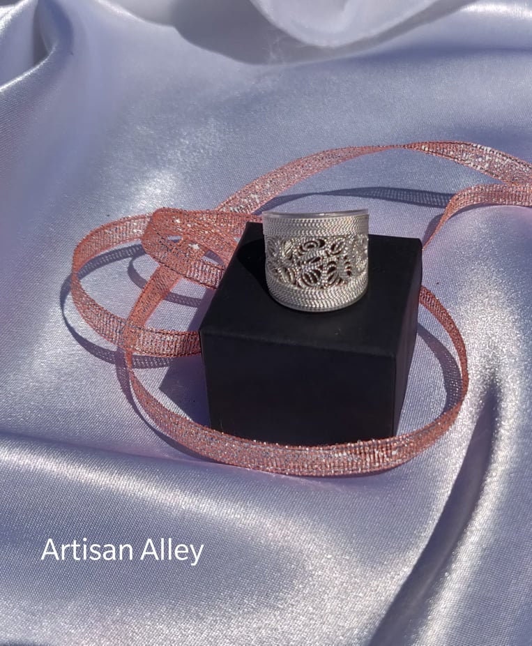 Damen Silber 925 Filigran Verstellbarer Ring Mit Breitem Band Rand Band, Handgefertigt in Malta, Geschenk Für Sie von ArtisanAlleyMalta