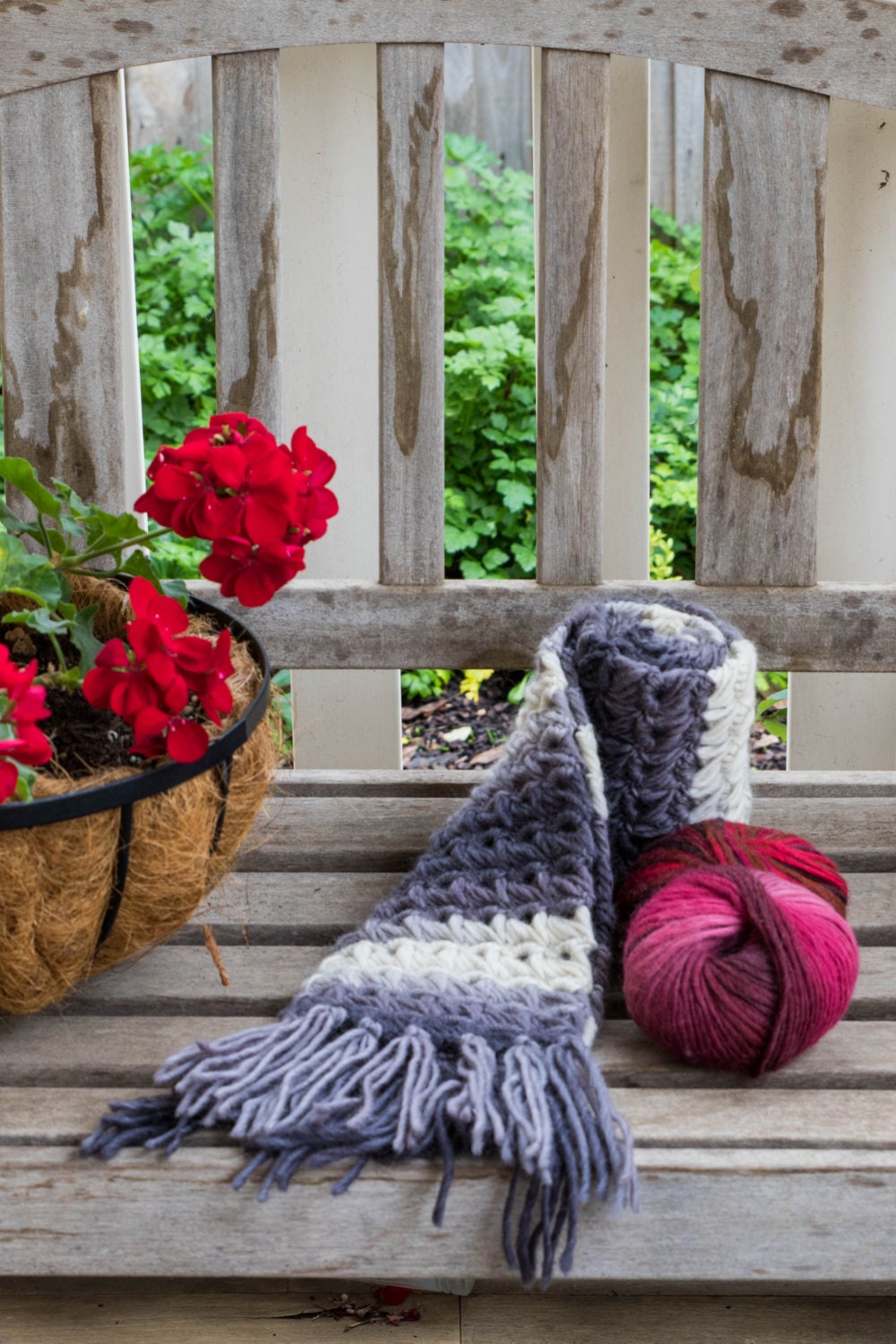 Silber Ombre Schal Mit Einem Besenstiel Spitzendesign von ArtisanBlueAU