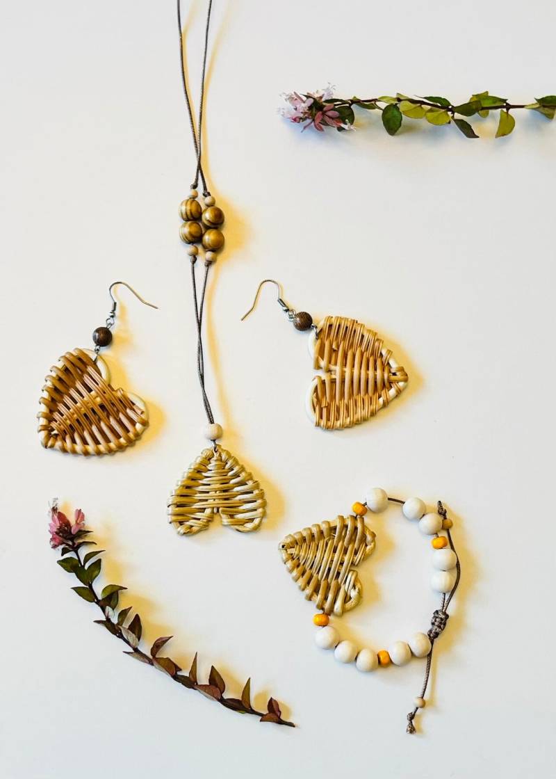 Handgewebte Rattan Herz Ohrringe, Boho Baumeln Und Hoop Handgemachte Accessoires, Halskette Armband Wende Ohrringe von ArtisanCornerStore