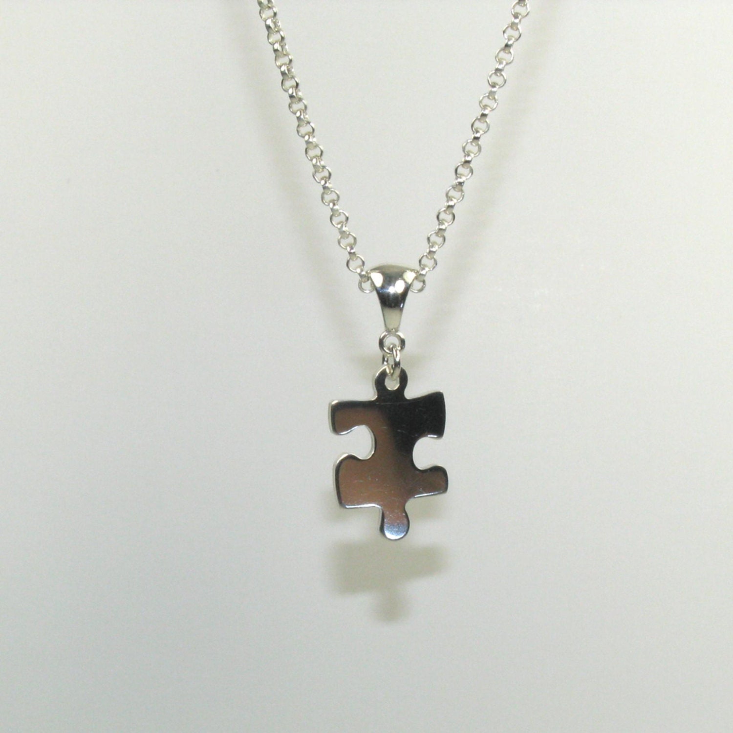 Sterling Silber Puzzle Stück Anhänger Mit Cast "V" Bail Und Rolo Kette Für Autismus Sterling Silber Puzzle Stück Anhänger Mit Cast "V" Bail Und Rolo Kette Für Autismus von ArtisanForAutism