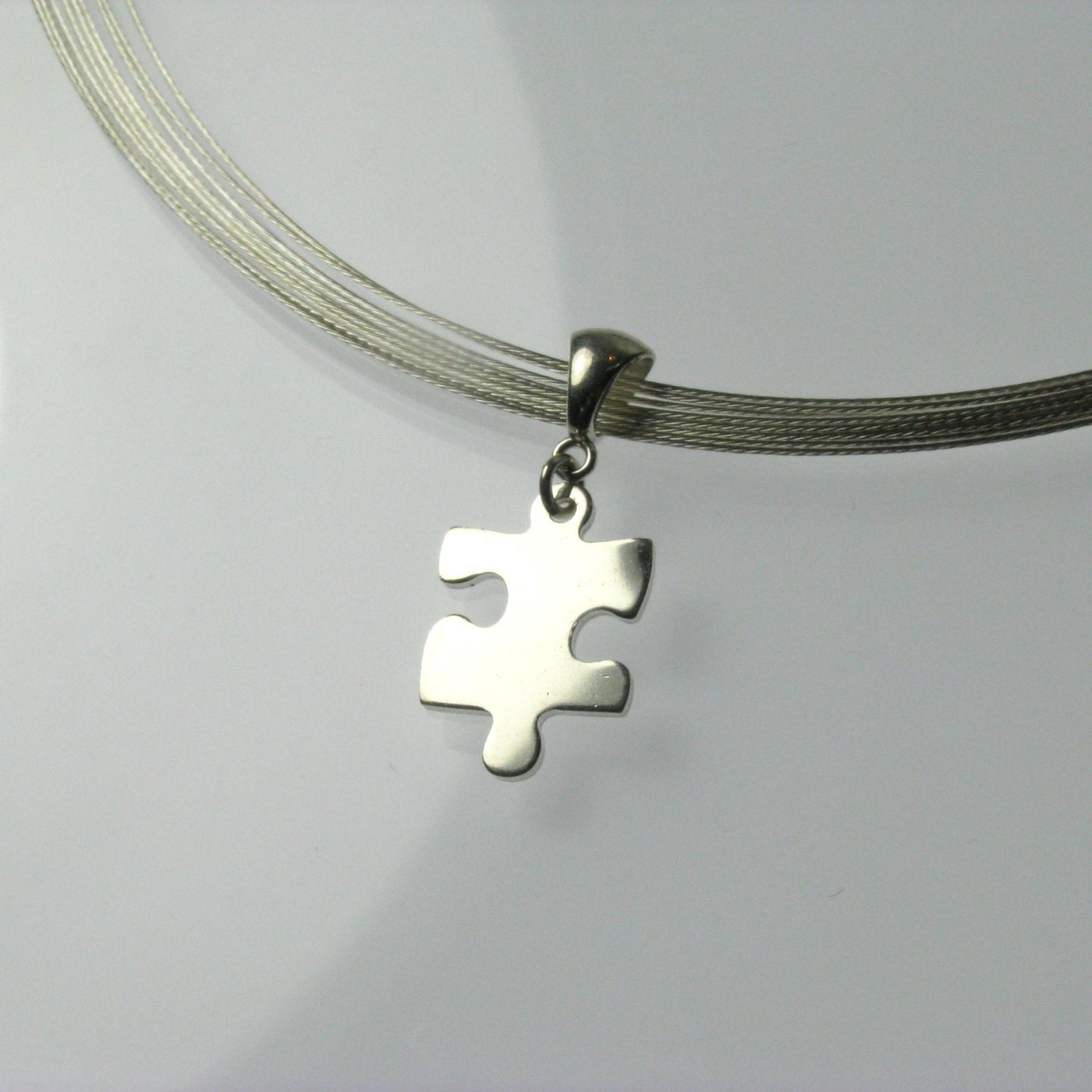 Sterling Silber Puzzle Stück Pendent Auf Mehradrigen Kabel Neckring Für Autismus Daher Sterling Silber Puzzle Stück Pendent Auf Mehradrigen Kabel Neckring Für Autismus Daher von ArtisanForAutism