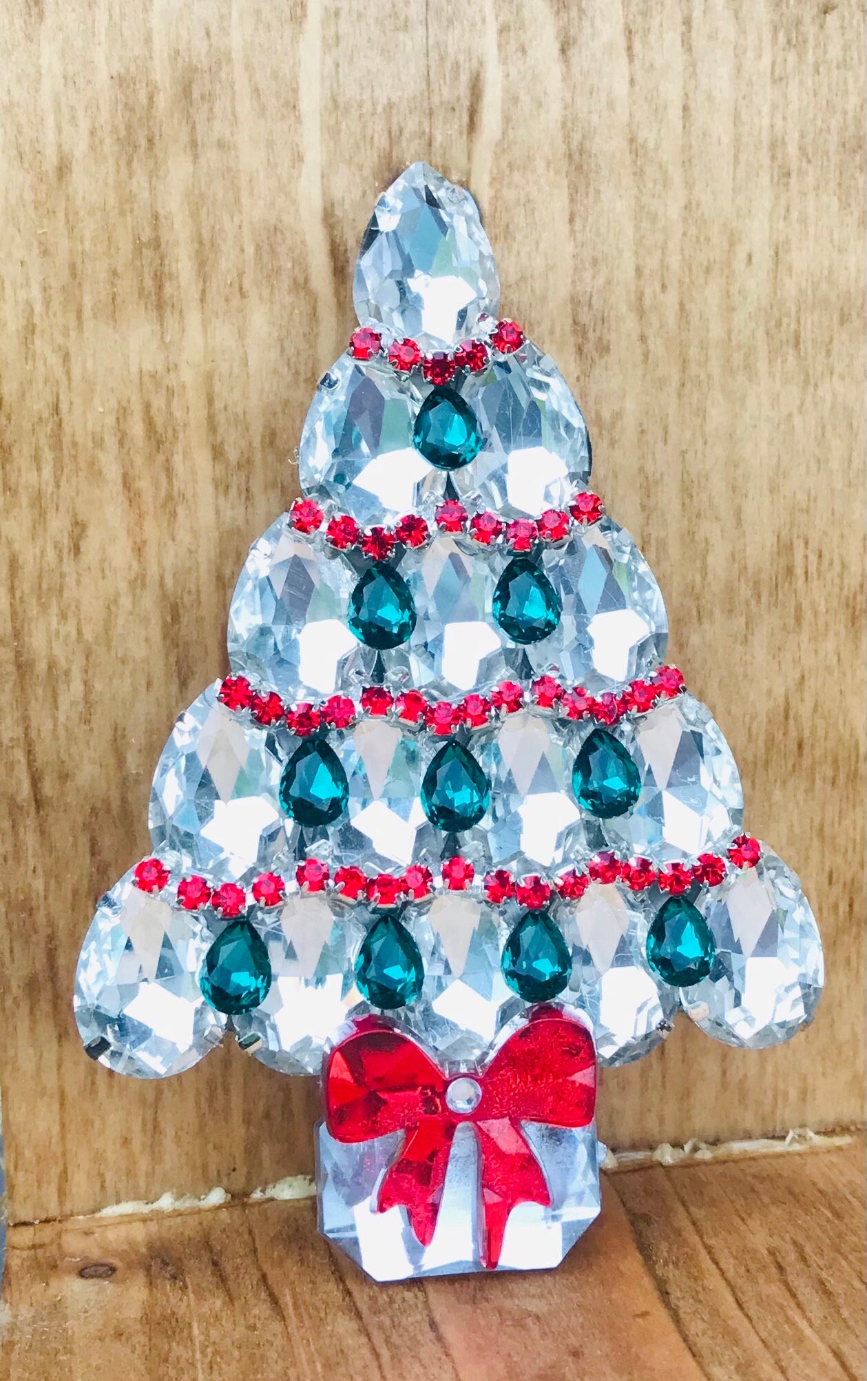 Grün, Rot & Klar Vintage Strass Weihnachtsbaum Brosche Pin Signiert Laheir Grün, Rot & Klar Vintage Strass Weihnachtsbaum Brosche Pin Signiert Laheir von ArtisanJewelryLaHeir