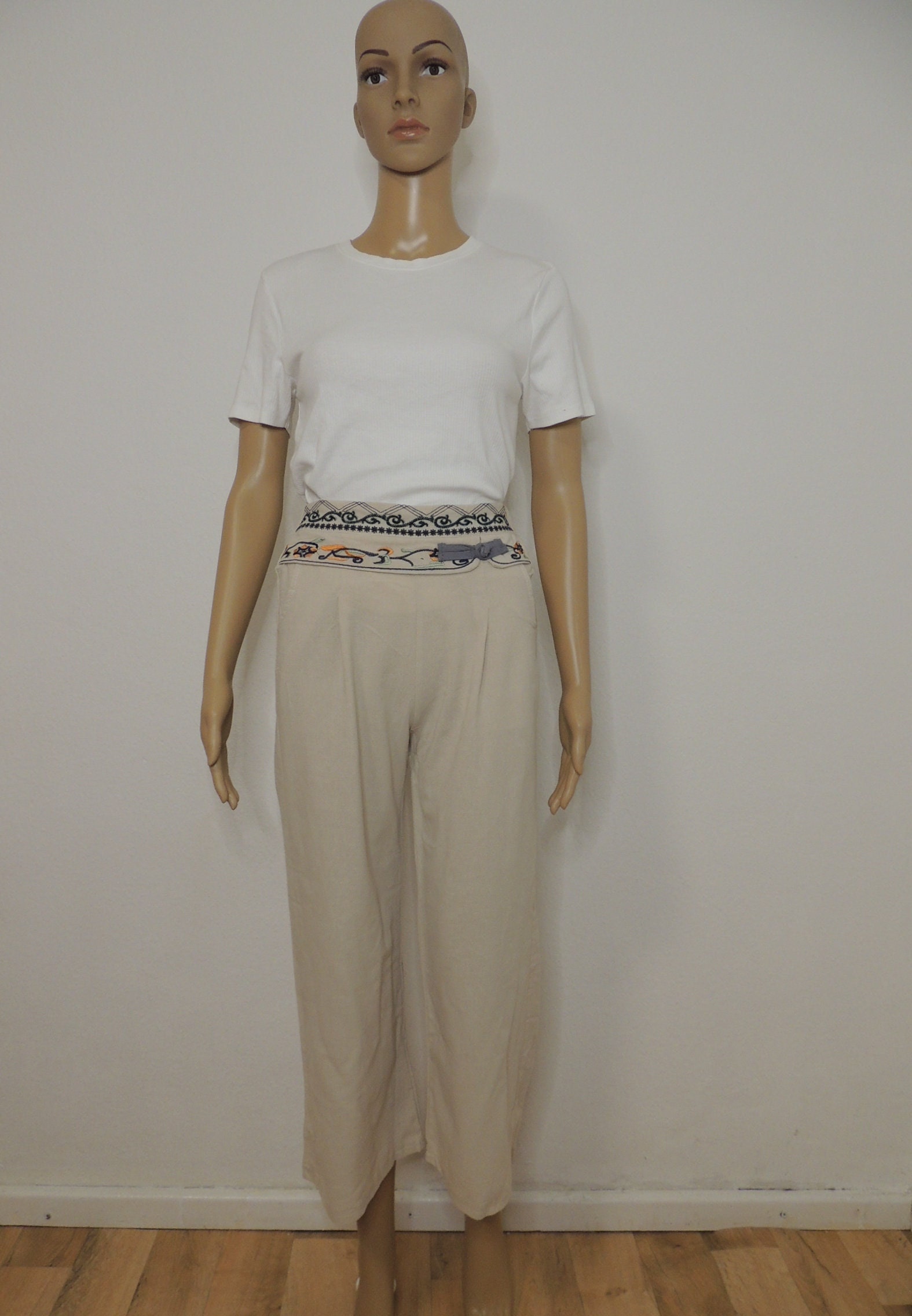 Damen Culotte Sommerhose Mit Weitem Bein, Moderne Palazzohose, Weite Freizeithose Bestickten Gurt, Lockere Hose Damen Culotte Sommerhose Mit Weitem Bein, Moderne Palazzohose, Weite Freizeithose Bestickten Gurt, Lockere Hose von ArtisanWithPassion