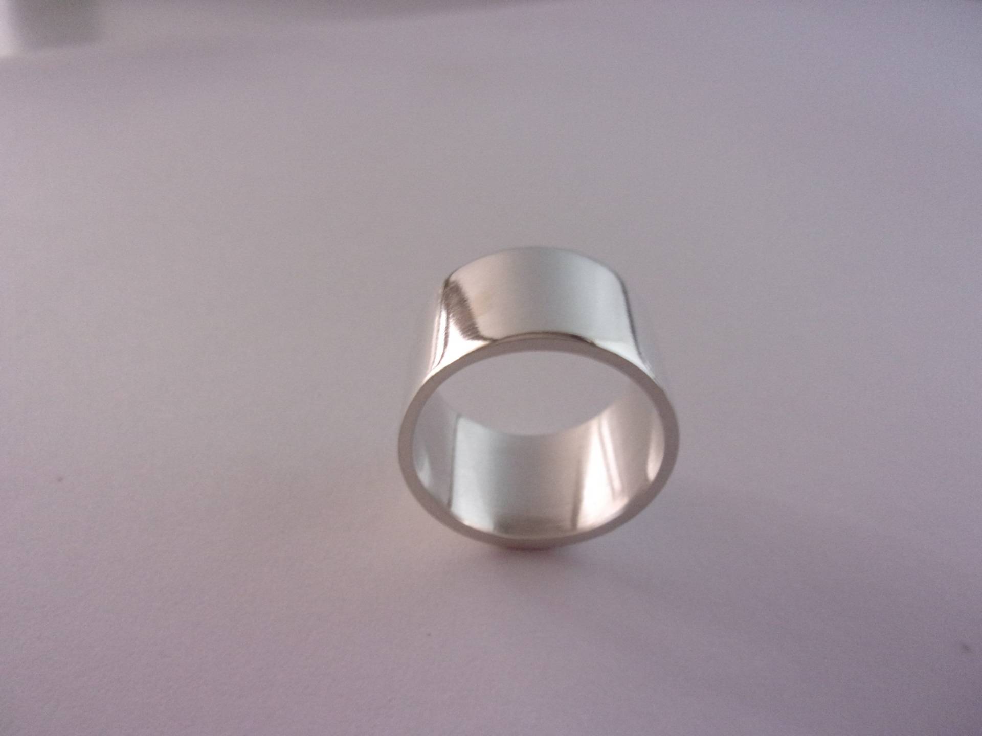 Breiter, Flacher Ring Aus Massivem Silber Breiter, Flacher Ring Aus Massivem Silber von ArtisanatPrecieux